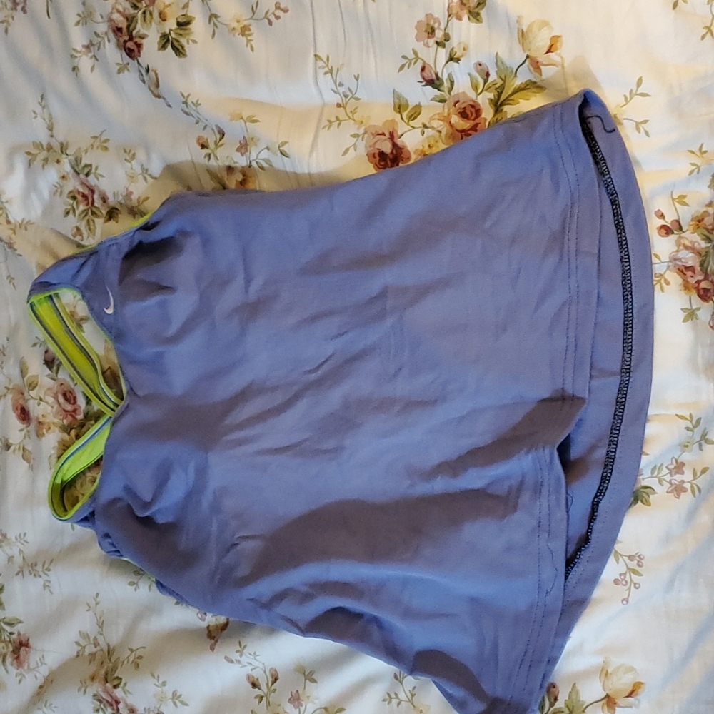 Nike top size L
